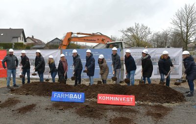 Spatenstich für die neue Grundschule
